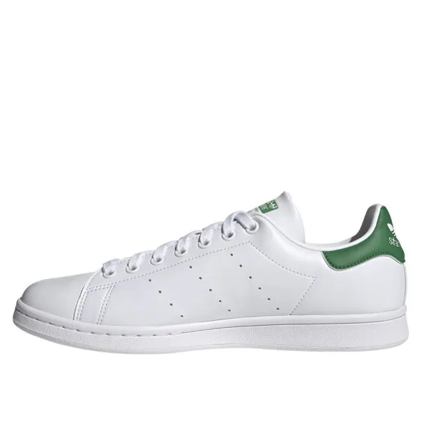 Blanche mais jamais banale : comment personnaliser ses Stan Smith sans les abîmer